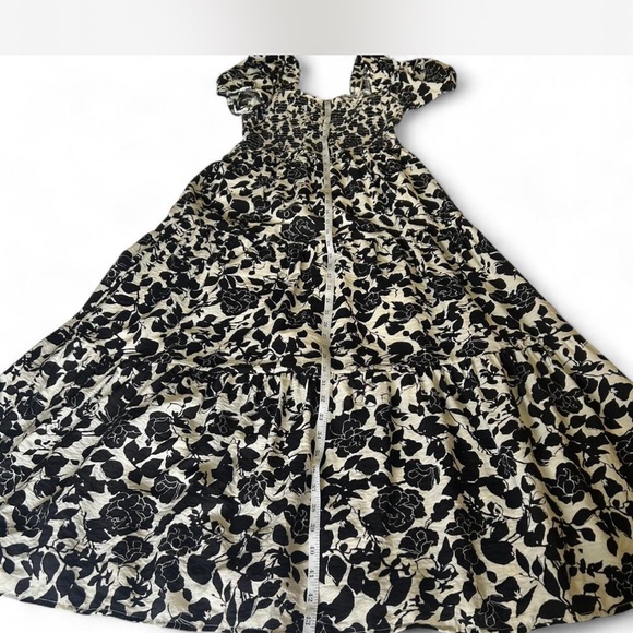 |Sweet Wanderer| Cream Black Floral Maxi Smocked Puff Sleeves Size Medium - Picture 3 of 5